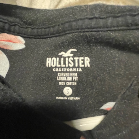 Hollister floral Tshirt - Picture 3 of 3